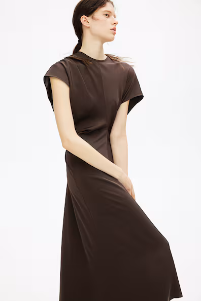VESTIDO COM CINTURA CINGIDA