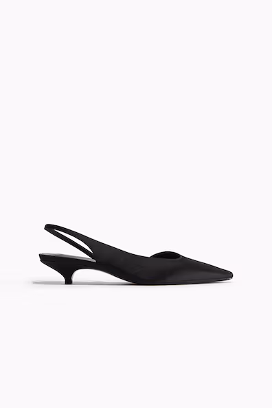 SAPATOS DE CALCANHAR ABERTO EM CETIM