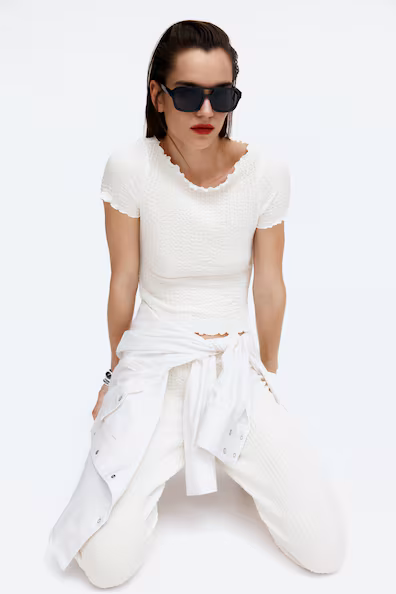 CAMISOLA ENRUGADA COM OVERLOCK