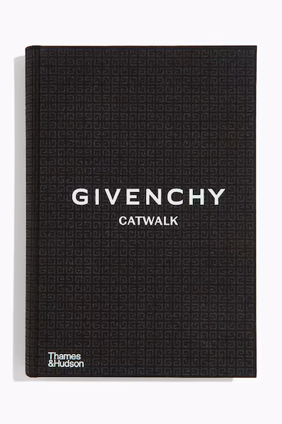 Подиум от GIVENCHY